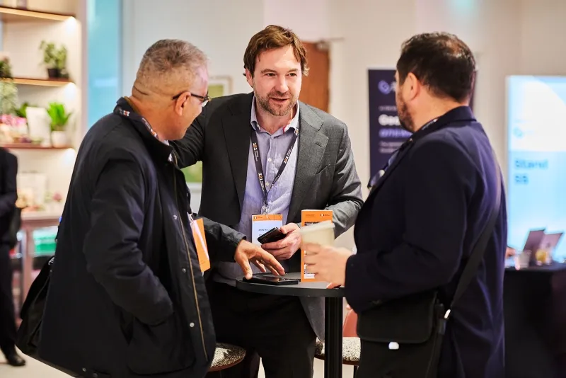 Mining industry professionals networking during 121 Mining Investment London